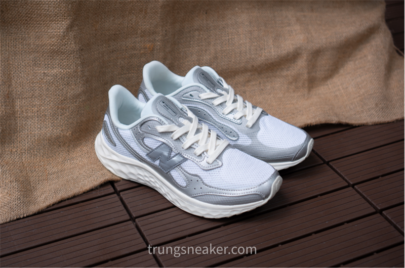 Giày New Balance Fresh Foam Arishi v4 Silver WARISTS4