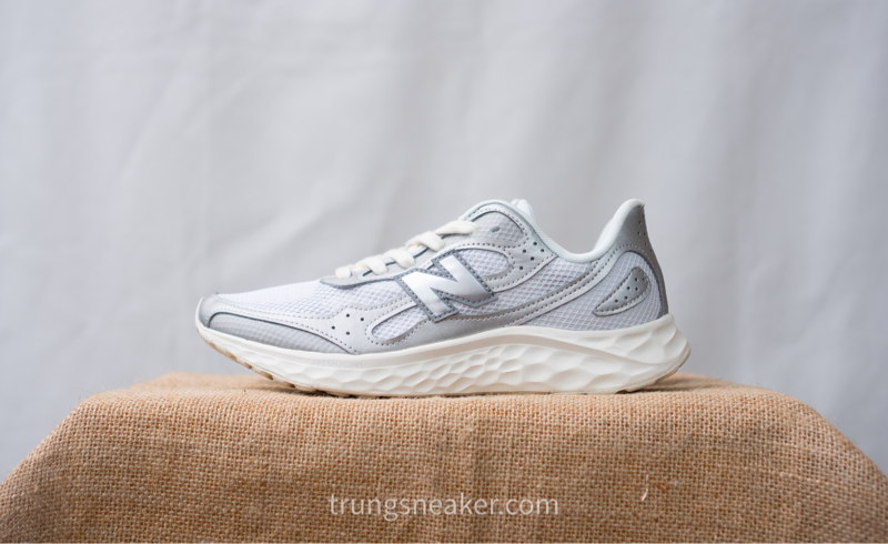 Giày New Balance Fresh Foam Arishi v4 Silver WARISTS4 - 41