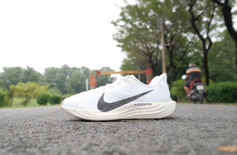 Giày Nike Air ZoomX Pegasus Plus White Black FQ7262-100 - 42.5