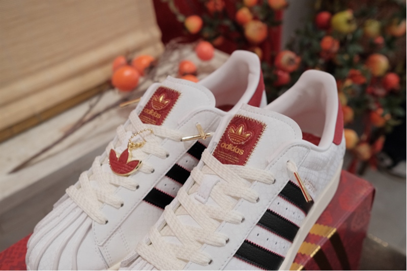 Giày Adidas Superstar II Year of the Snake JR8036