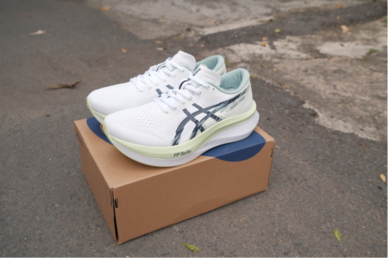 Giày chạy bộ Asics MAGIC SPEED 4 1011B875-100