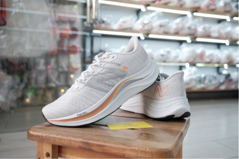 Giày chạy bộ New Balance Fuelcell Propel V4 MFCPRGB4