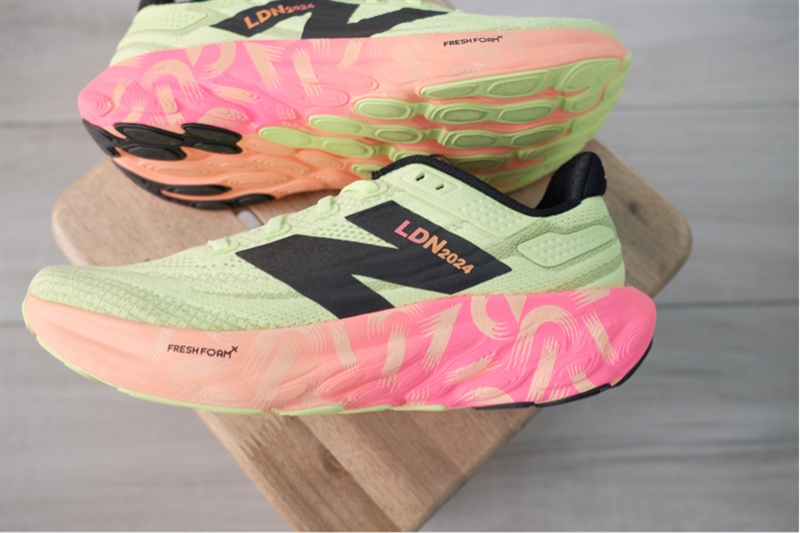 Giày New Balance TCS London Fresh Foam X 1080 M1080LDN