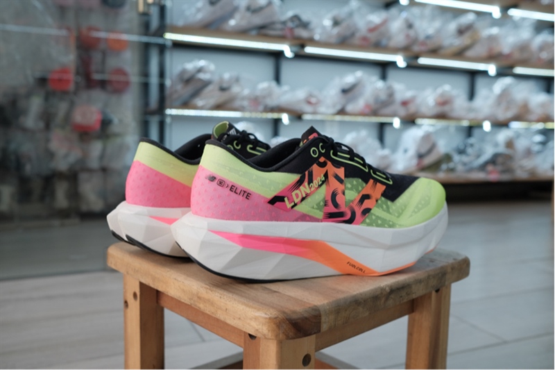 Giày New Balance TCS London Supercomp Elite V4 MRCELLN4 Giày New Balance TCS London Supercomp Elite V4 MRCELLN4