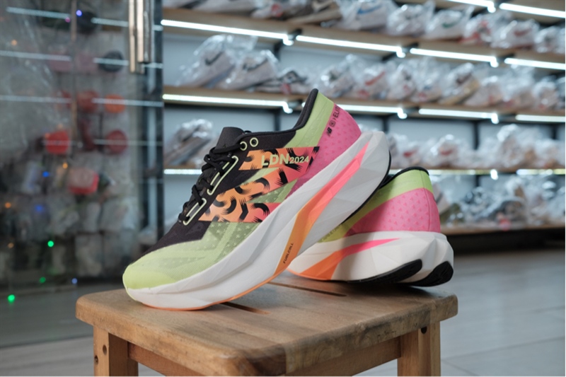 Giày New Balance TCS London Supercomp Elite V4 MRCELLN4 Giày New Balance TCS London Supercomp Elite V4 MRCELLN4
