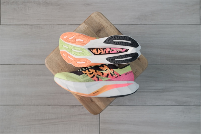 Giày New Balance TCS London Supercomp Elite V4 MRCELLN4 Giày New Balance TCS London Supercomp Elite V4 MRCELLN4