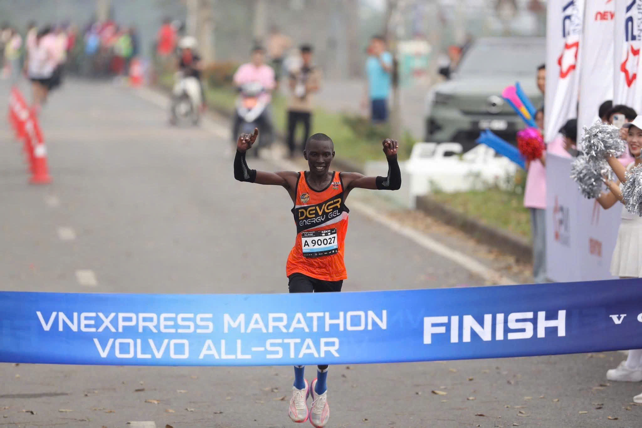 Giày chạy bộ quan trọng như thế nào trong marathon? 2 giay chay bo quan trong nhu the nao trong marathon 4