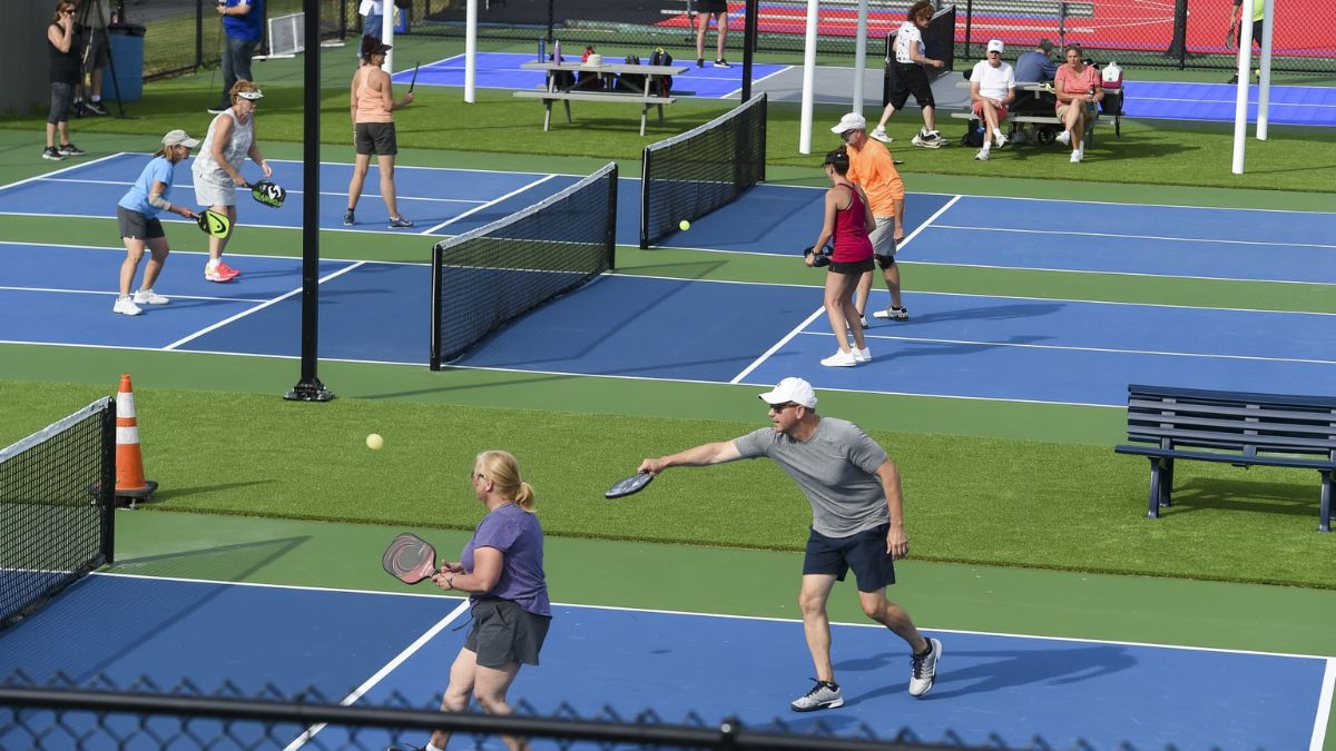pickleball la gi tim hieu chi tiet ve mon the thao dang hot