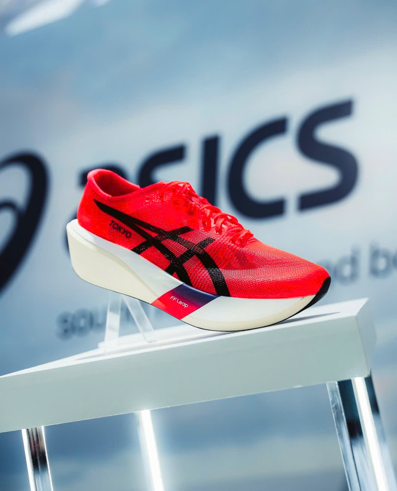 10 cach phoi do voi giay asics can moi phong cach nam 2025