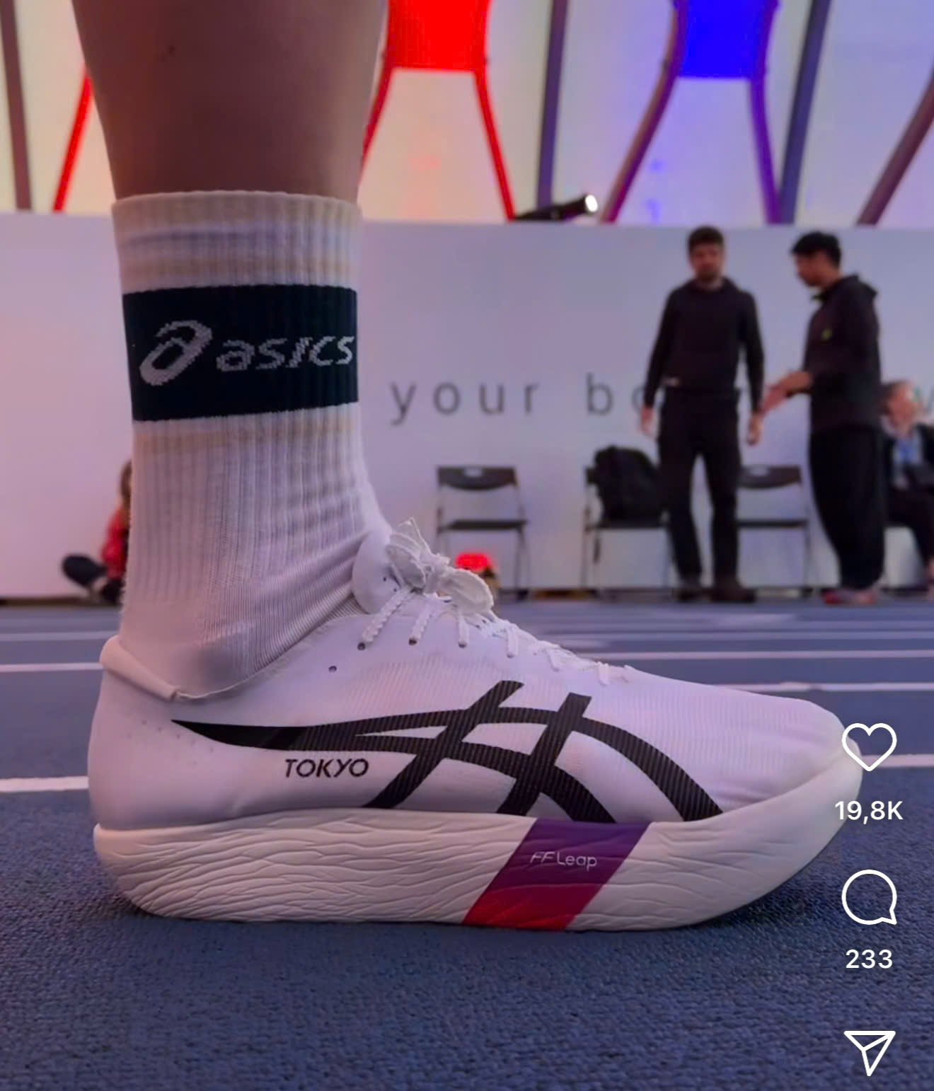 Asics Metaspeed Ray 2025- Đôi giày chạy bộ mắc nhất của Asics? 11 asics metaspeed ray 2025 doi giay chay bo mac nhat cua asics 2