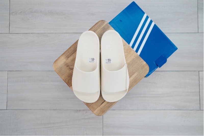 Dép Adidas chính hãng Adilette Lumia Beige JP9578