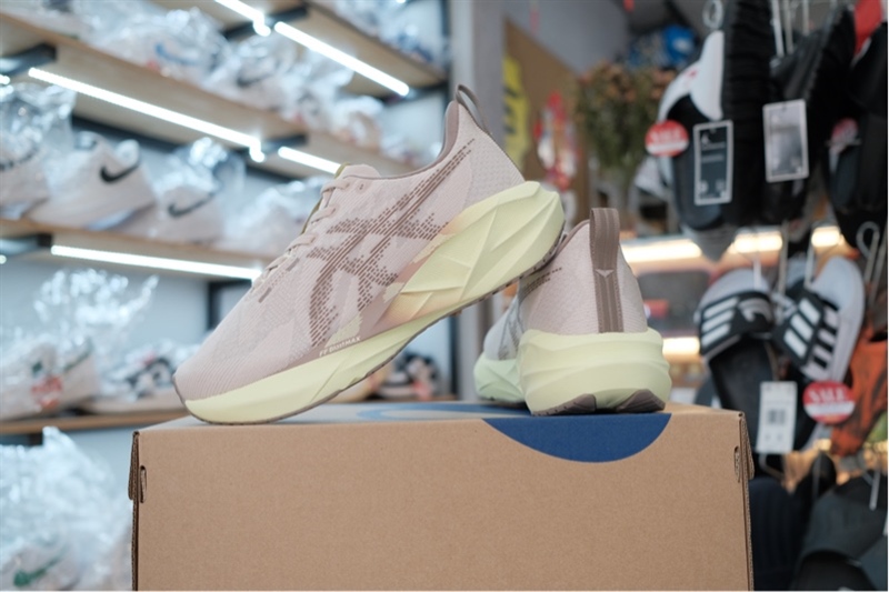 Giày Asics Novablast 5 Mineral Beige 1012A765-250