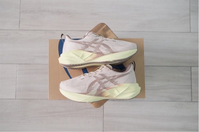Giày Asics Novablast 5 Mineral Beige 1012A765-250
