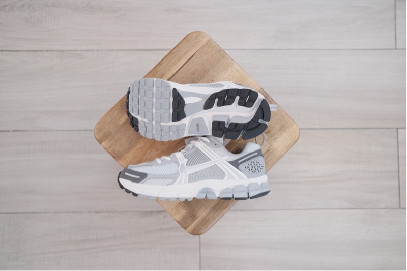 Giày Nike Vomero 5 Grey Silver HF6998-002 - 37.5