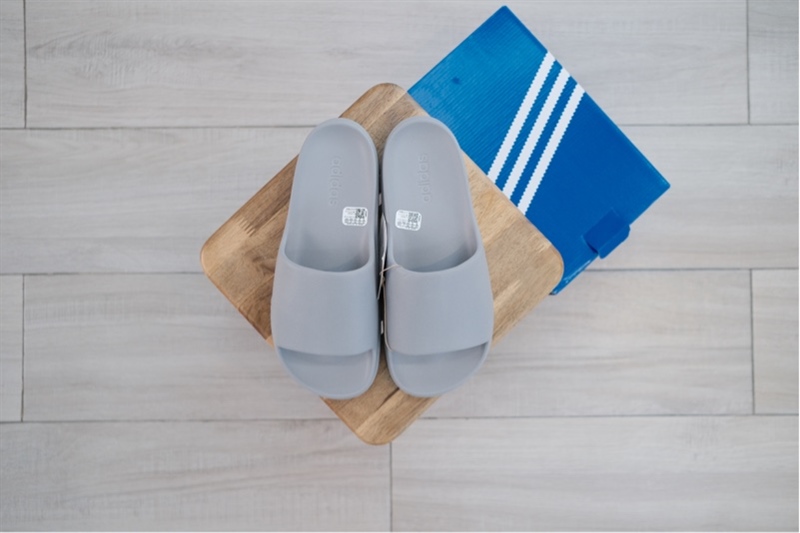 Dép Adidas chính hãng Adilette Lumia Grey JP9581