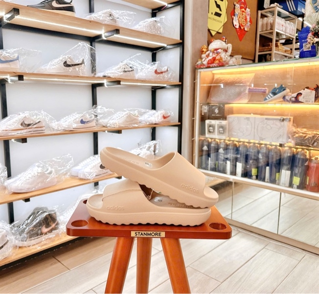 Dép Adidas chính hãng Adilette Lumia Brown JP9579