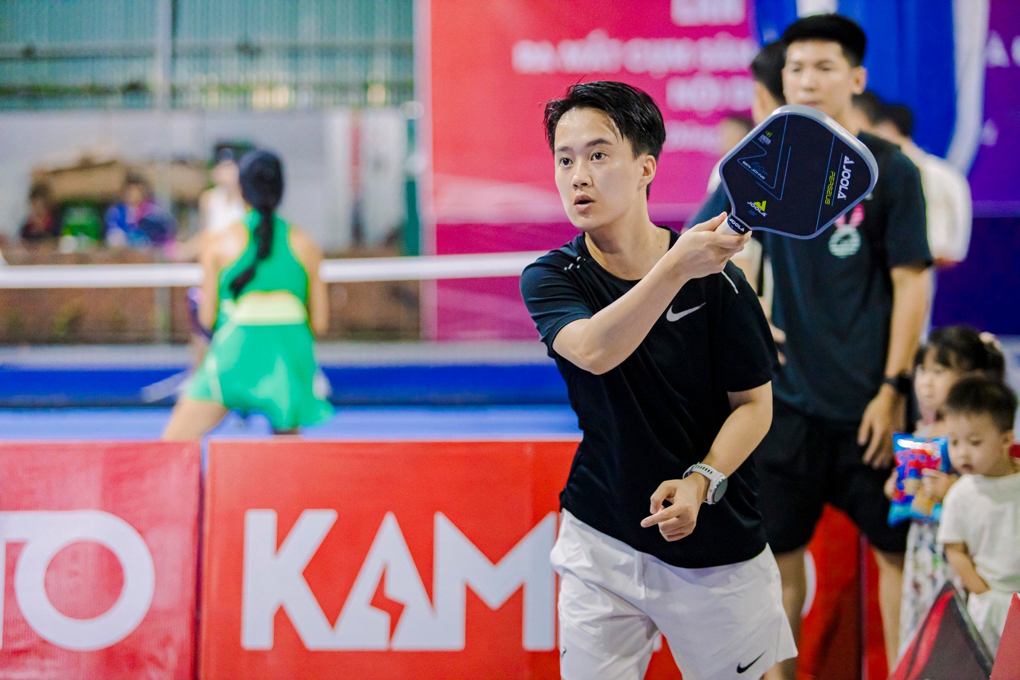 nam mac gi choi pickleball 2