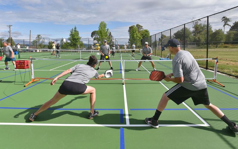 phoi do voi giay pickleball