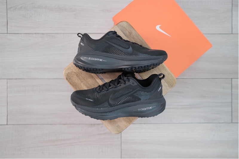 Giày chạy bộ Nike ZoomX Vomero 18 Black HM6803-005