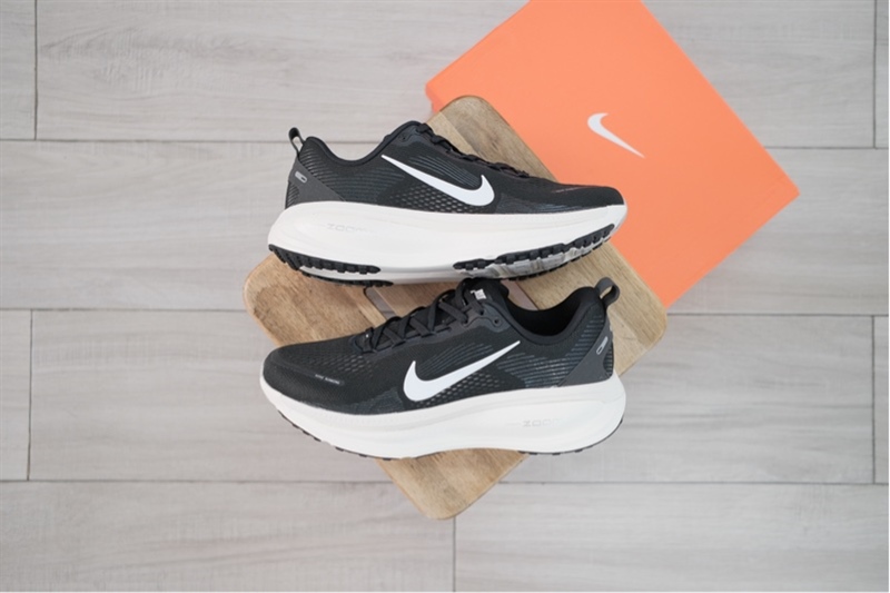 Giày chạy bộ Nike ZoomX Vomero 18 Black White HM6803-007