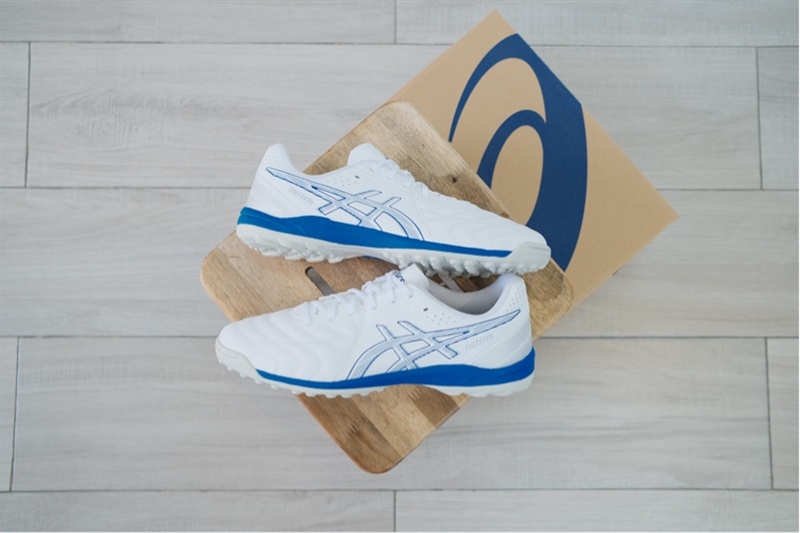 Giày đá banh Asics Calcetto WD 9 TF Wide 1113A038-101