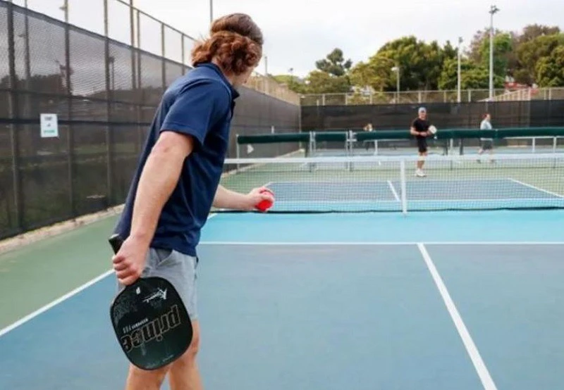 chien thuat danh don trong pickleball huong dan toan dien de lam chu san dau 2