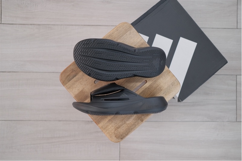 Dép Adidas chính hãng Lightblaze Overtime Black Carbon JQ6776 Dép Adidas chính hãng Lightblaze Overtime Black Carbon JQ6776