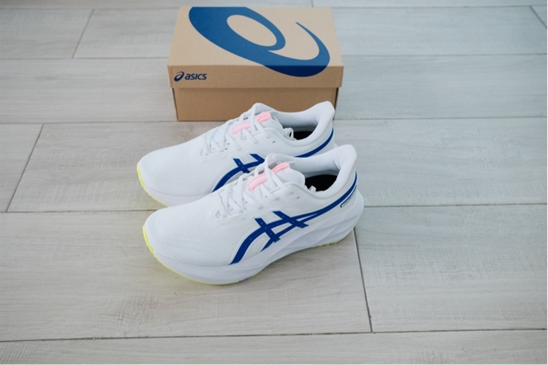 Giày chạy bộ Asics Novablast 5 ATC White 1011C137-100 Giày chạy bộ Asics Novablast 5 ATC White 1011C137-100