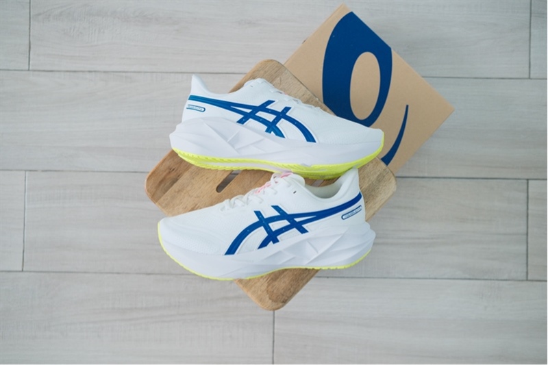 Giày chạy bộ Asics Novablast 5 ATC White 1011C137-100