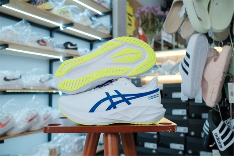 Giày chạy bộ Asics Novablast 5 ATC White 1011C137-100 Giày chạy bộ Asics Novablast 5 ATC White 1011C137-100