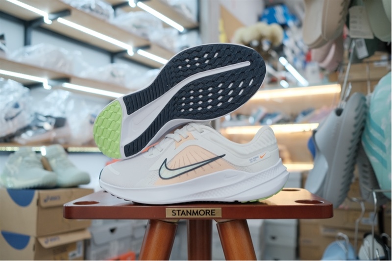Giày thể thao Nike Quest 5 White Orange DD9291-103
