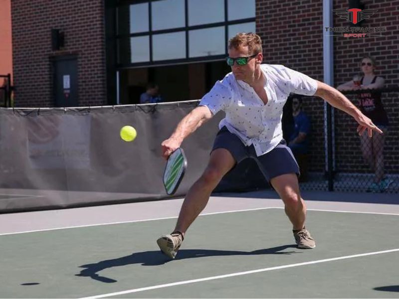 Kỹ Thuật Backhand Pickleball: Hướng Dẫn Toàn Diện Từ A-Z