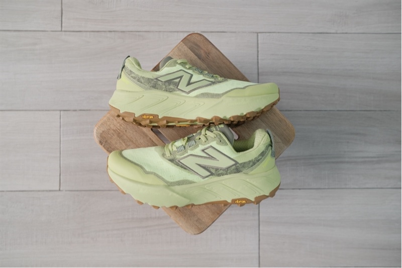 Giày chạy Trail New Balance Fresh Foam X Hierro V9 Volt - 44