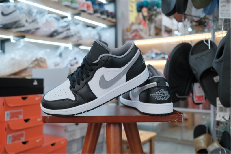 Giày Nike Air Jordan 1 Low Smoke Grey 553558-040 Giày Nike Air Jordan 1 Low Smoke Grey 553558-040