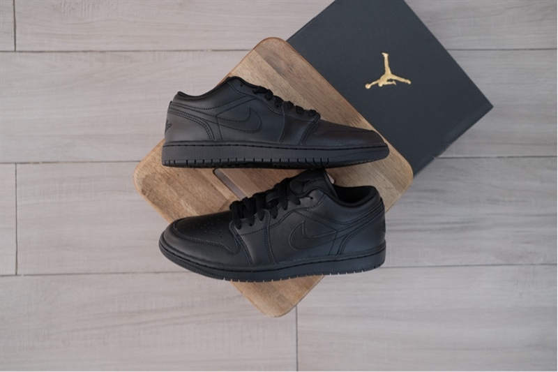 Giày Nike Air Jordan 1 Low Tripple Black 553558-093 - 42
