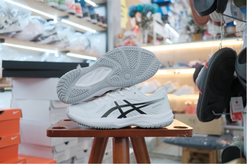 Giày Pickleball Tennis Asics Upcourt 6 White Black 1074A045-101 Giày Pickleball Tennis Asics Upcourt 6 White Black 1074A045-101