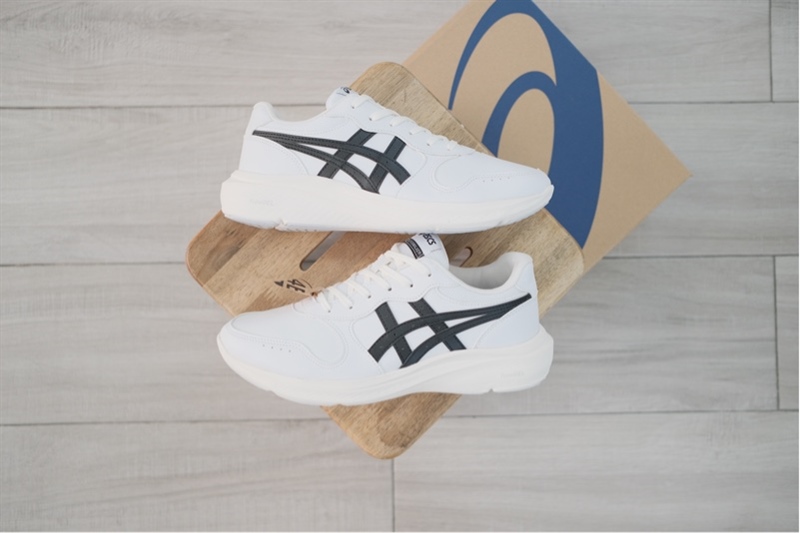 Giày thể thao Asics Gel Fun Walker White Black 1291A065 - 42