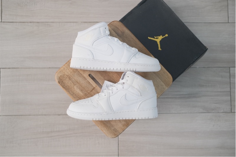 Giày Nike Air Jordan 1 Mid All White 554725-136