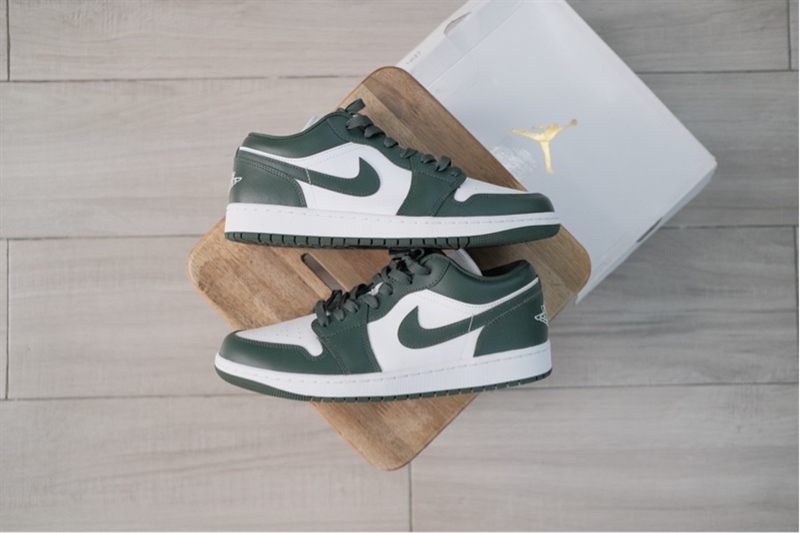 Giày Nike Air Jordan 1 Low Galactic Jade DC0774-113