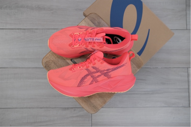 Giày Chạy Bộ Asics Novablast 5 Flash Red 1011B974-600 Giày Chạy Bộ Asics Novablast 5 Flash Red 1011B974-600