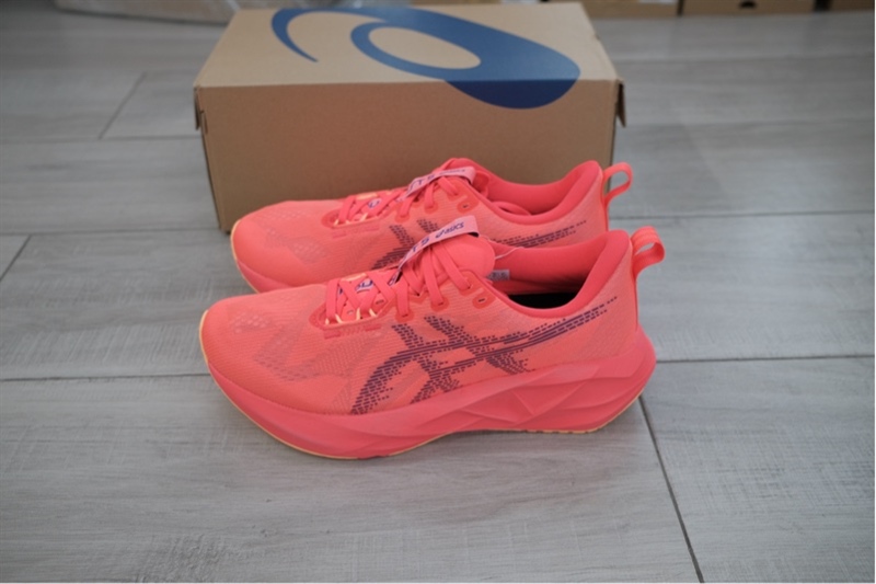 Giày Chạy Bộ Asics Novablast 5 Flash Red 1011B974-600 Giày Chạy Bộ Asics Novablast 5 Flash Red 1011B974-600
