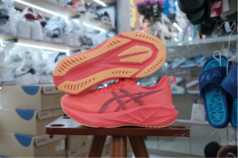 Giày Chạy Bộ Asics Novablast 5 Flash Red 1011B974-600 Giày Chạy Bộ Asics Novablast 5 Flash Red 1011B974-600