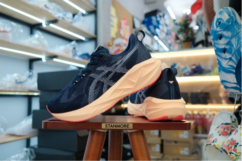 Giày chạy bộ Asics Novablast 5 Midnight Orange 1011B974-404 Giày chạy bộ Asics Novablast 5 Midnight Orange 1011B974-404