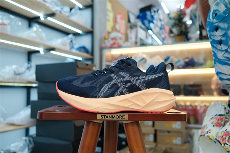 Giày chạy bộ Asics Novablast 5 Midnight Orange 1011B974-404 Giày chạy bộ Asics Novablast 5 Midnight Orange 1011B974-404