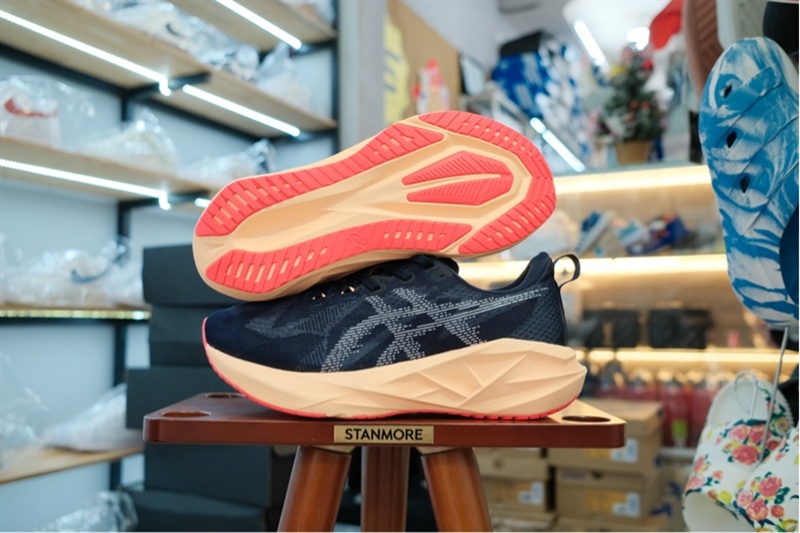 Giày chạy bộ Asics Novablast 5 Midnight Orange 1011B974-404 Giày chạy bộ Asics Novablast 5 Midnight Orange 1011B974-404