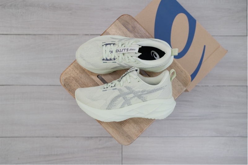 Giày Chạy bộ Asics Novablast 5 Whisper Green 1012B765-301