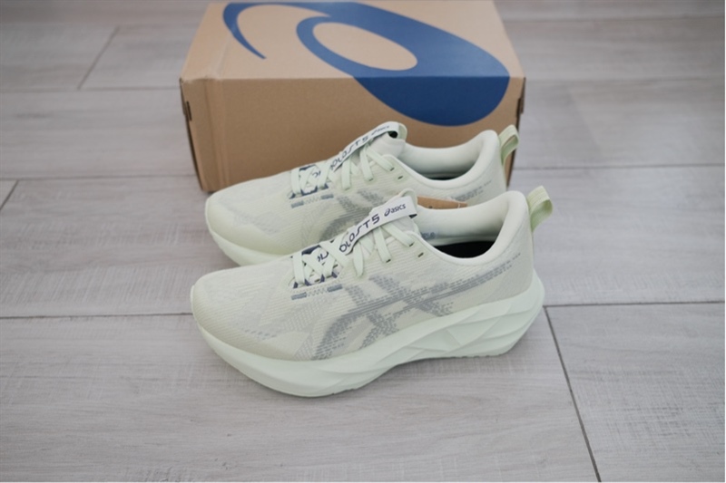 Giày Chạy bộ Asics Novablast 5 Whisper Green 1012B765-301