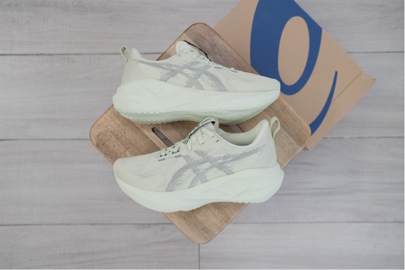 Giày Chạy bộ Asics Novablast 5 Whisper Green 1012B765-301