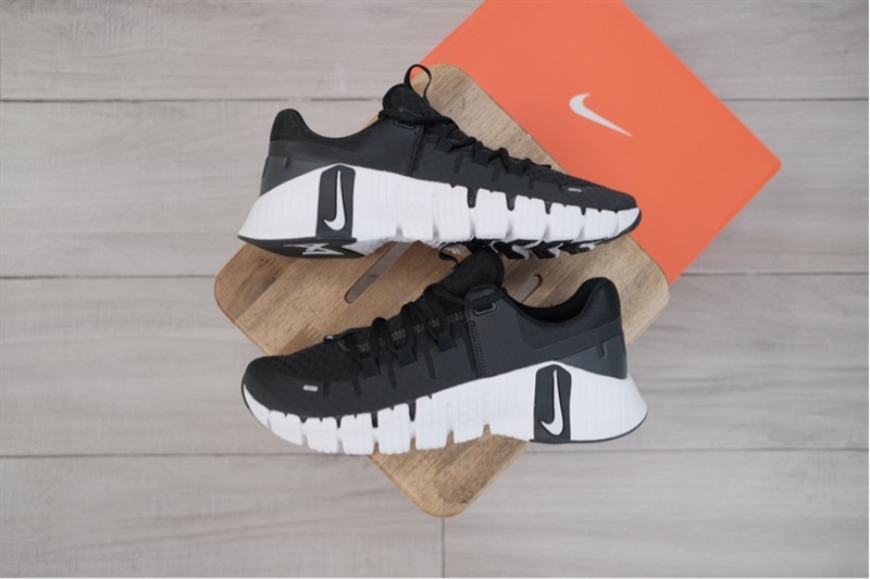 Giày tập luyện Nike Free Metcon 5 Black White DV3949-001