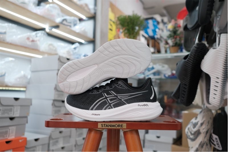 Giày chạy bộ Asics Gel Cumulus 26 Black 1012B600-002